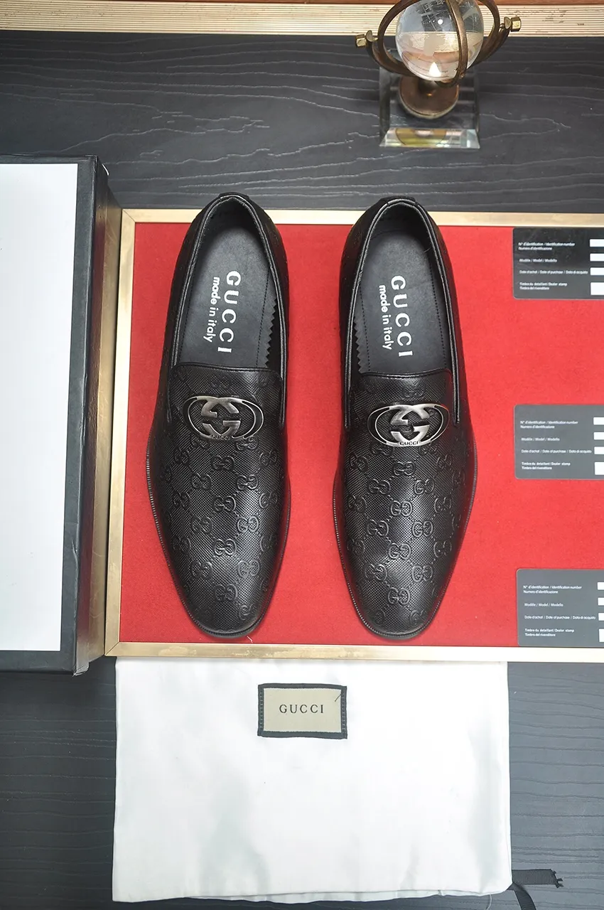 Men's shoes💰500💶Italy's top luxury men's shoe giant (GUCCI) (Gucci) (full cowhide lining) new arrival🍃Original European style🔰 Pleasant to the eye😍In order to make the shoes more durable and non-deformable🌀The production continues to follow traditional methods but there is still no lack of innovation💪Choose original sheepskin for the leather♻️ Smooth and natural And extra bright ⭐Made of imported cowhide, the first choice of rich people 38-45 (45 customized)